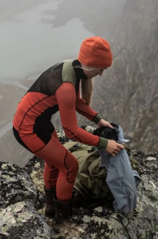 Aclima Kerrastopaidat^W's WoolNet Hybrid Crewneck Jet Black/Poinciana/Capulet Olive