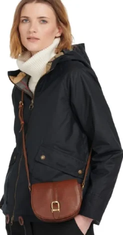 Barbour Laire Leather Saddle Bag naisten laukku, Brown| Olkalaukut