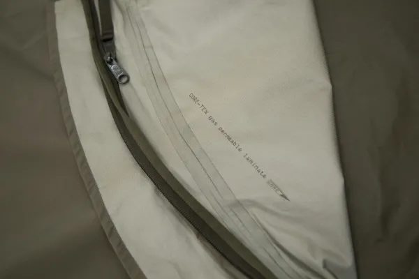 Carinthia Makuupussilakanat, peitot ja retkityynyt^Expedition Cover Gore-Tex makuupussin päällinen, oliivinvihreä