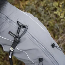 FinNero Softshelltäcke Sport Grey 55 cm| Sadetakit
