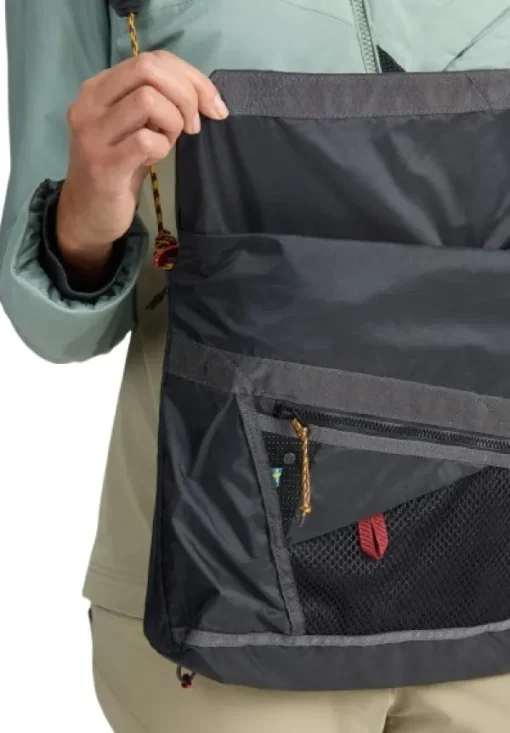 Klättermusen Grid Messenger Bag Raven| Olkalaukut