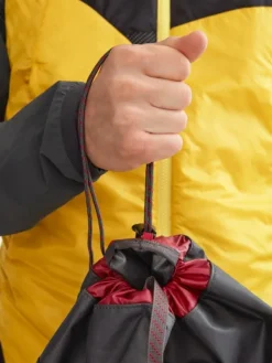 Klättermusen Raido 2.0 Backpack reppu, 38L, mustaharmaa| Reput Ja Rinkat