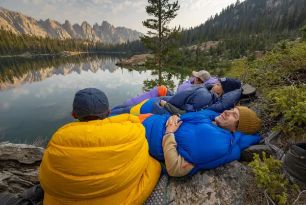 Marmot Makuupussit/Kolmen Vuodenajan Makuupussit^Angel Fire Long naisten untuvamakuupussi, Foliage/Paisley Purple