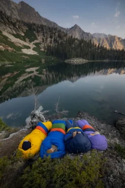 Marmot Sawtooth Lonf extraleveä untuvamakuupussi Dark Azure/Foliage Unisex| Makuupussit/Kolmen Vuodenajan Makuupussit