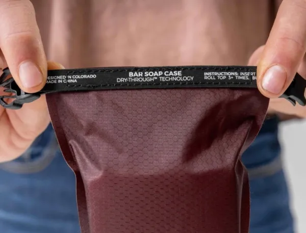 Matador FlatPak Soap Bar Case saippuakotelo, Garnet| Pyyhkeet Ja Hygieniatarvikkeet