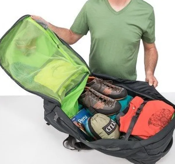 Osprey Matkalaukut^Farpoint 80 matkailurinkka, musta