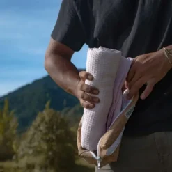 Pangea Eco Towel 2.0 Standard 120 x 70 cm bambupyyhe, sininen| Pyyhkeet Ja Hygieniatarvikkeet