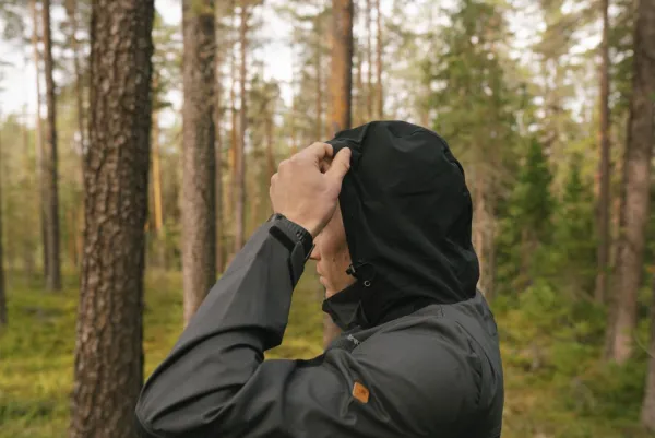 Pinewood Metsästystakit/Hybriditakit Metsälle^Finnveden Trail Hybrid Jacket takki, tummanharmaa/musta