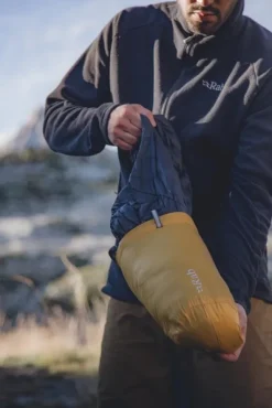 Rab Microlight Alpine kevyt untuvatakki, musta| Untuvatakit