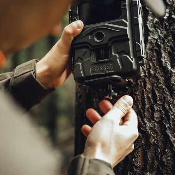 Burrel Riistakameran puukiinnike| Riistakameroiden Tarvikkeet