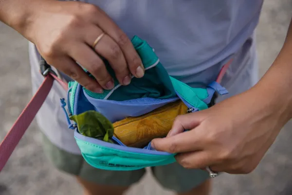 RuffWear Koirankakkapussit^Stash Bag Plus tarvikelaukku, mintunvihreä