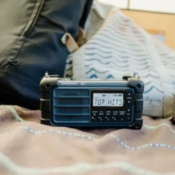 Sangean MMR99 DAB hätäradio kammella, sininen| Ensiapu Ja Turvallisuus