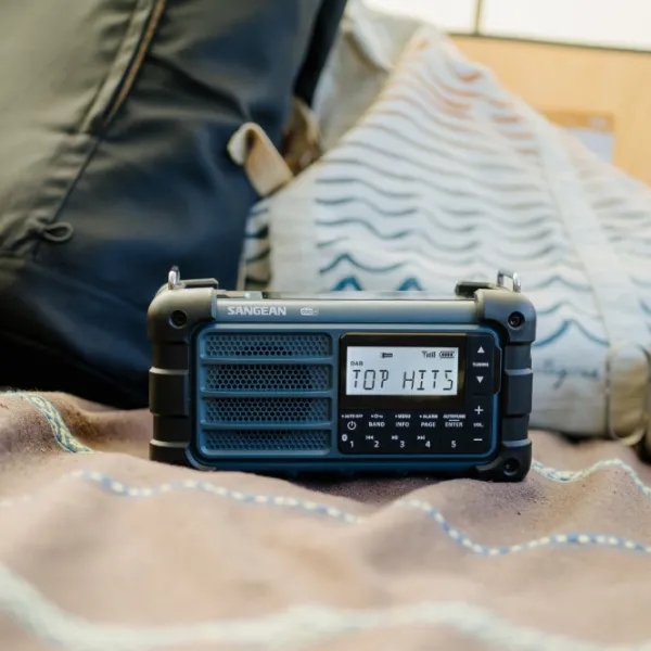 Sangean MMR99 DAB hätäradio kammella, sininen| Ensiapu Ja Turvallisuus