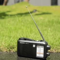 Sangean Ensiapu Ja Turvallisuus^MMR77 hätäradio kammella, musta