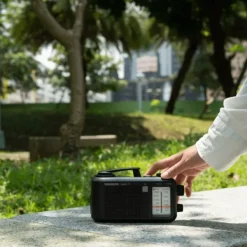 Sangean Ensiapu Ja Turvallisuus^MMR77 hätäradio kammella, musta