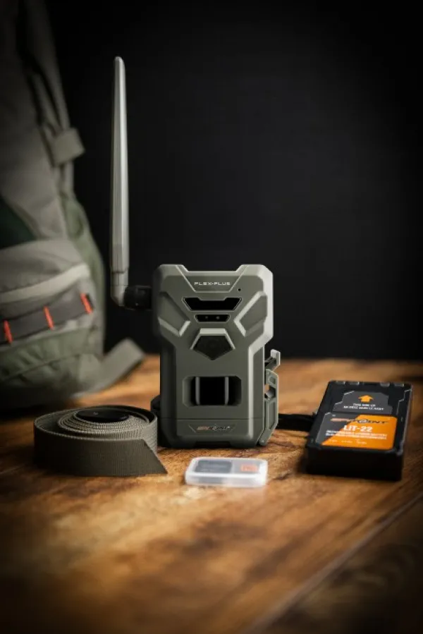 Spypoint Riistakamerat^FLEX Plus lähettävä riistakamera