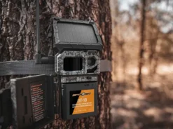 Spypoint Riistakameroiden Tarvikkeet^Lithium Battery Pack and Charger LIT-10 riistakameran akku ja laturi