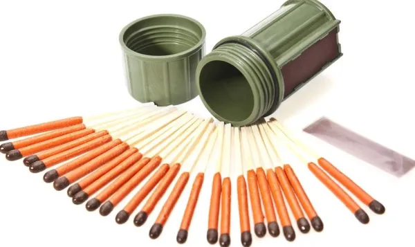 UCO Hurricane Match Kit tulitikut, 25 kpl| Tulentekovälineet